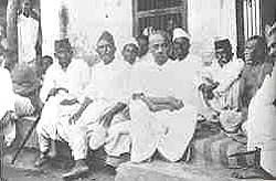Patel with Bardoli peasants.