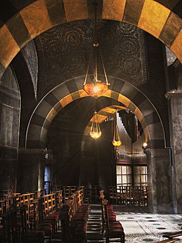 Image:Aachen-cathedral-inside.jpg