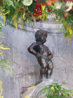 Manneken Pis is seen as a symbol of French and Dutch cohabitation in Brussels.
