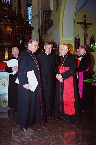 Image:Ratzinger Szczepanow 2003 6.jpg