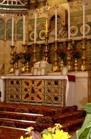 A pre-1969 Latin Rite altar with reredos. A main altar was usually preceded by three steps, below which were said the Prayers at the Foot of the Altar. Side altars usually had only one step.