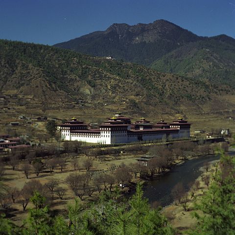Image:Tashichoedzong-Bhutan-2001.JPG