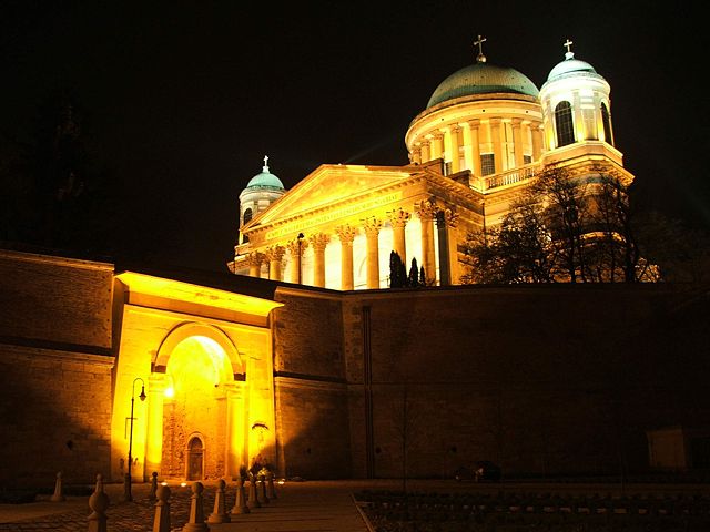 Image:Esztergom-Bazilika+Sotetkapu.JPG
