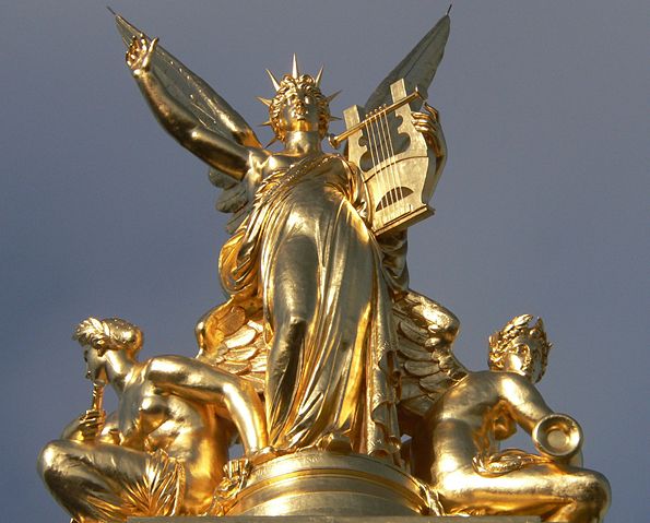 Image:Music on top of Opera Garnier p1150815.jpg