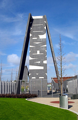 Image:Blackpool climbing towers.jpg