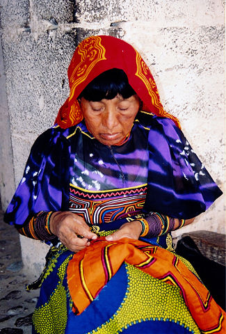 Image:Kuna Woman sewing.jpg
