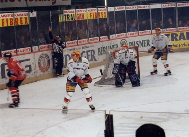 Image:Eishockey Eisbaeren gegen Capitals.jpg