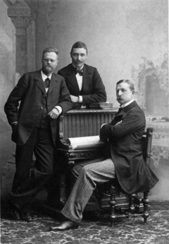 The projected 1896 balloon crew, from left to right Nils Gustaf Ekholm, Nils Strindberg, S. A. Andrée.