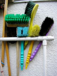Different styles of cleaning brushes.