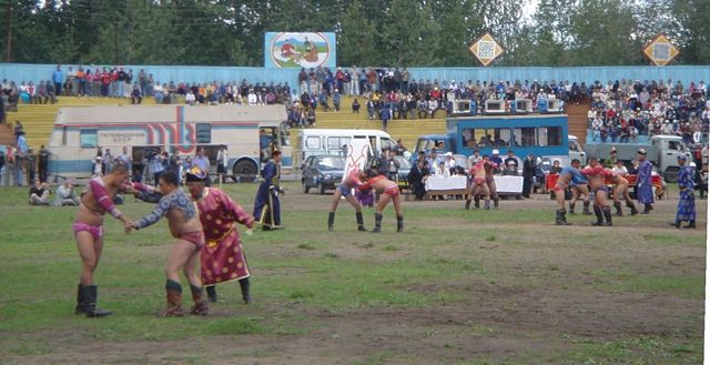 Image:Wrestling competition in Tos Bulak.jpg