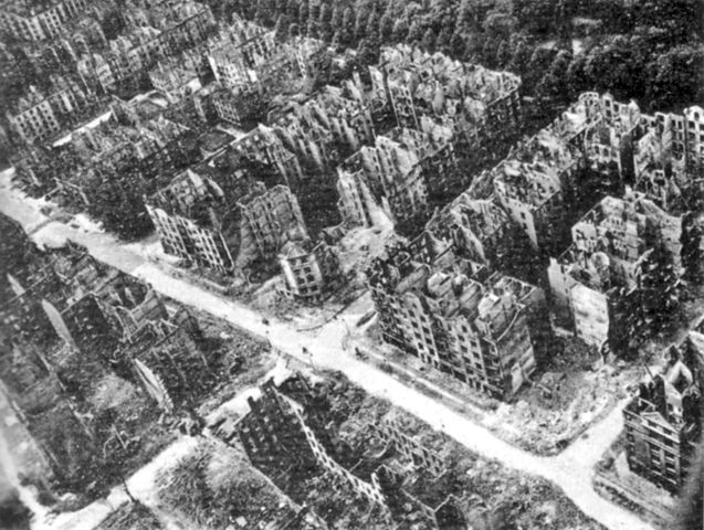 Image:Hamburg after the 1943 bombing.jpg