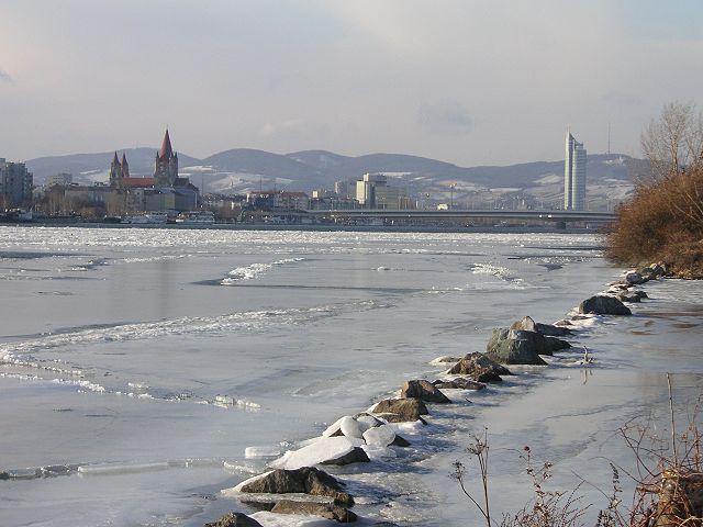 Image:Frozen Danube Reichsbrücke.JPG
