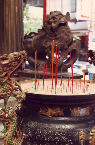 Image:Incense taiwan temple fu dog.jpg