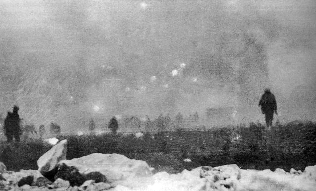 Image:British infantry advancing at Loos 25 September 1915.jpg