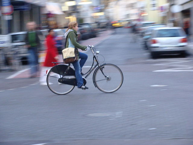 Image:Cyclist-Cologne-475.jpg
