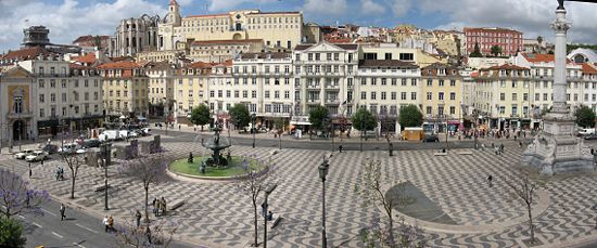 Rossio Lisboa, a fine square with Portuguese pavement