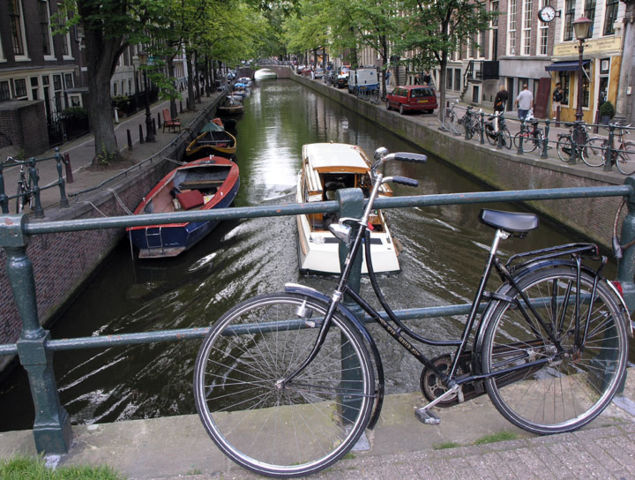 Image:BikesInAmsterdam 2004 SeanMcClean.jpg