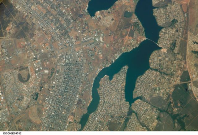 Image:Brasilia from the universe - ISS005-E-9532.jpg