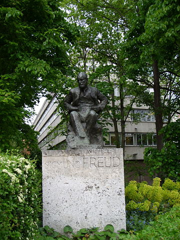 Image:Tavistock and Freud statue.JPG