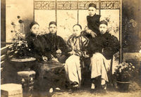 Photograph of Sun Yat-sen and his friends, the so-called "Si Da Kou" (Four Great Gangs, 四大寇) in the Hong Kong College of Medicine for Chinese (from left to right: Yang Heling, Sun Yat-sen, Chen Shaobai and You Lie. The one standing was Guan Jingliang.).