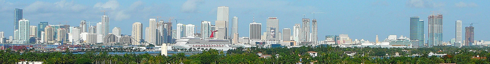 Miami skyline as seen from Miami Beach in August 2007