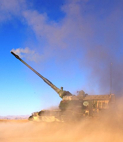 Image:Dutch army Pzh-2000 firing on Taliban in Chura. June 16, 2007. Photo by David Axe.jpg