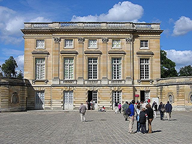 Image:800px-Châteautrianon.jpg