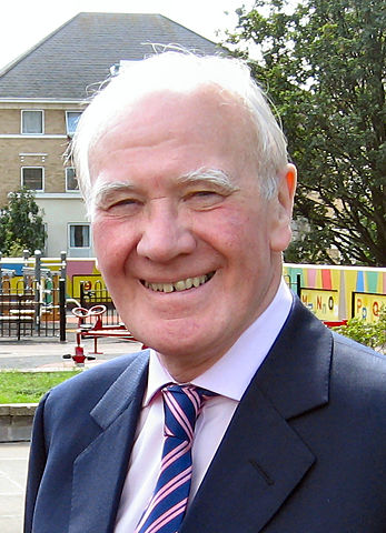 Image:Ming Campbell during visit to Brent in September 2006.jpg