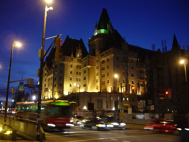 Image:Chateau Laurier at night.jpg