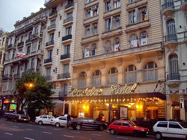Image:Avenida de Mayo Hotel Castelar iluminado.jpg