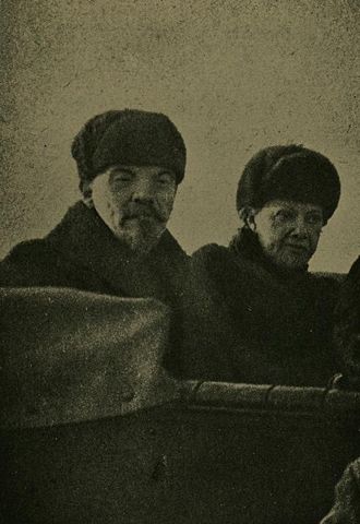 Image:Lenin and Wife 1919.jpg