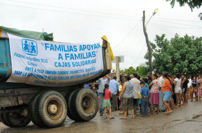 Providing emergency supplies to families in Bolivia