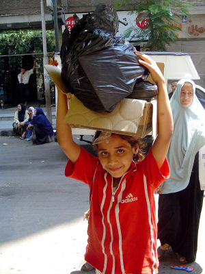 Food parcel supporting familes and their children in Egypt