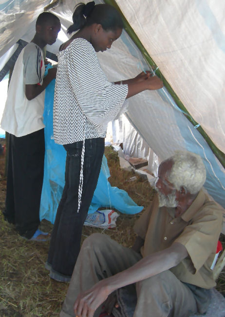 Kenya Emergency Relief: teenagers helping with temporary shelter