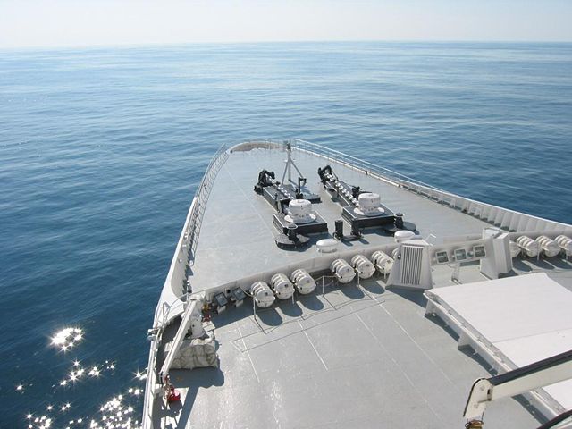 Image:QE2 bow.jpg