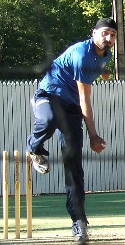 Image:Harbhajan Singh bowling.jpg