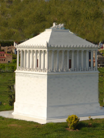 Image:The maussolleion model dsc02711-miniaturk nevit.jpg