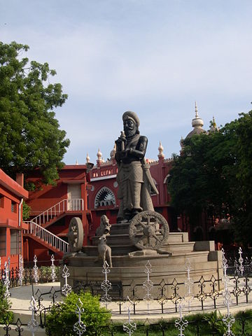 Image:MadrasHighCourtManuNeedhiCholanStatue.jpg