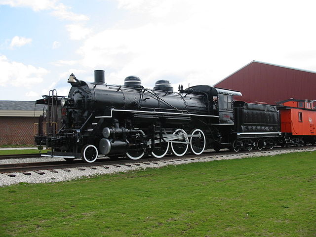 Image:2-8-0 at NRM, Green Bay, 20040426.jpg