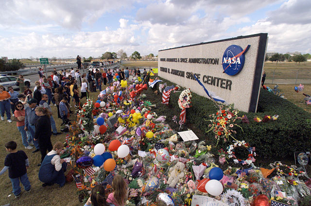 Image:Columbia makeshift memorial.jpg