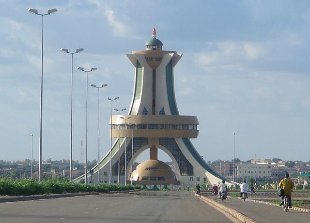 Image:Memorial ouaga2000 crop.jpg