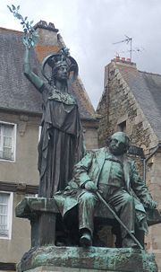 The statue of Renan in Tréguier.