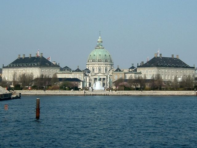 Image:Copenhagen amalienborg seen from opera house.jpg