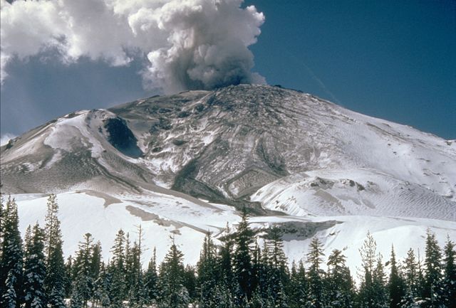 Image:MSH80 early eruption st helens from NE 04-10-80.jpg