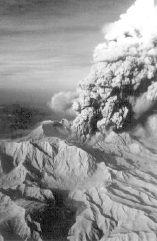 Image:Vertical eruption at Pinatubo, 1991.jpg