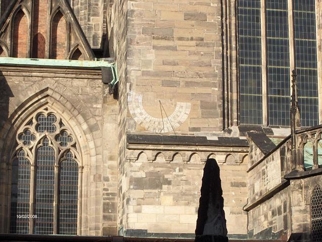 Image:Sonnenuhrmddom.JPG