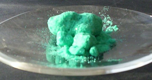 Image:Copper(II) chloride dihydrate.jpg