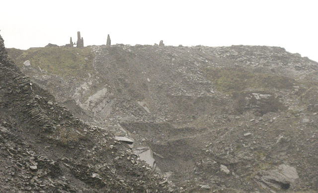 Image:Diphwys mill above Maenofferen quarry.jpg