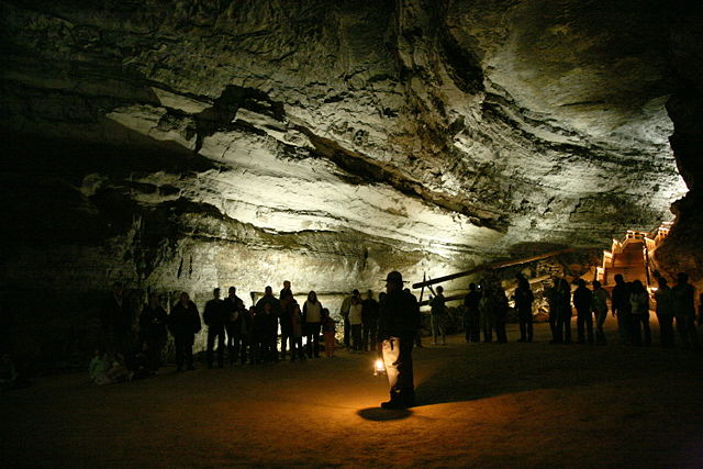 Image:Mammoth Cave tour.jpg