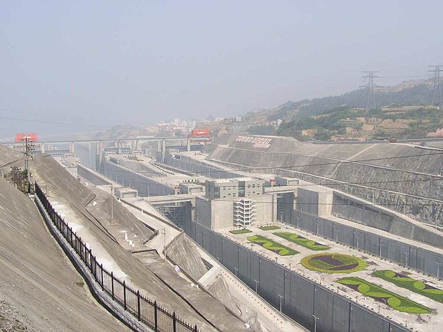 Image:Three gorges dam locks view from vantage point.jpg